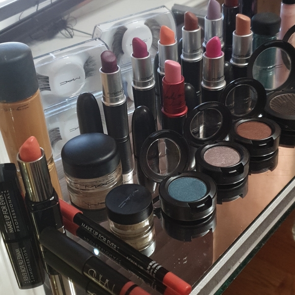 MAC cosmetics bundle set - Picture 3 of 3